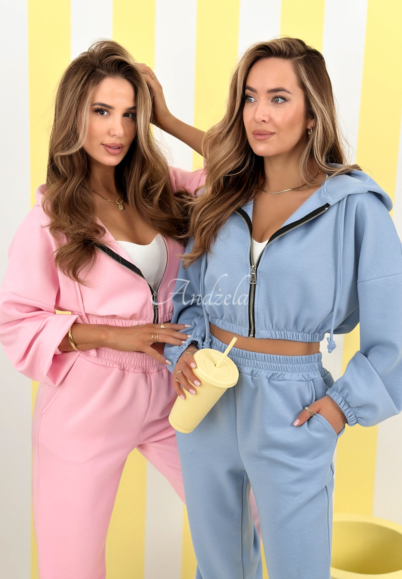 Krótka bluza z wiskozą z kapturem New Season Baddie błękitna