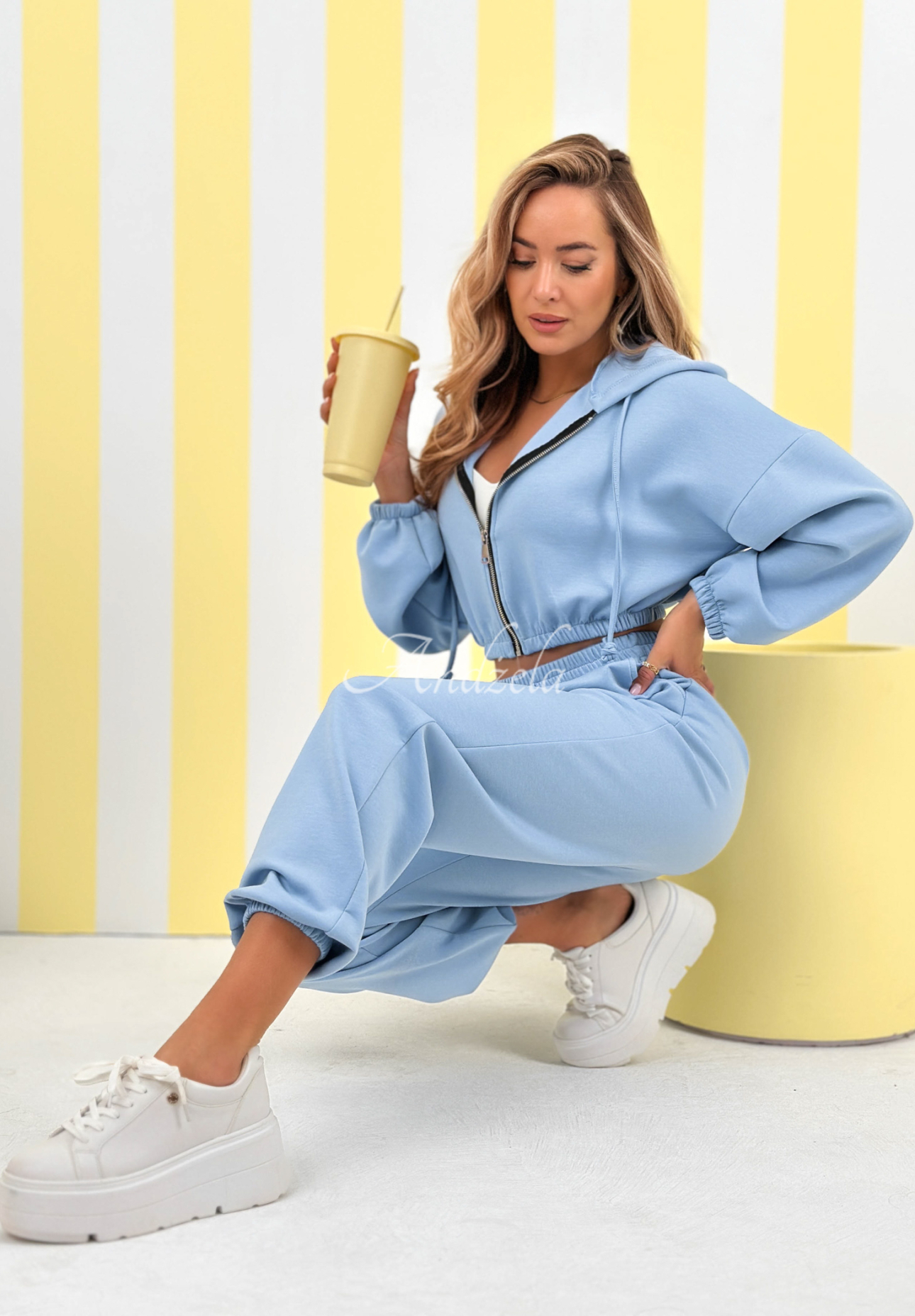 Spodnie dresowe z wiskozą ze ściągaczami New Season Baddie błękitne