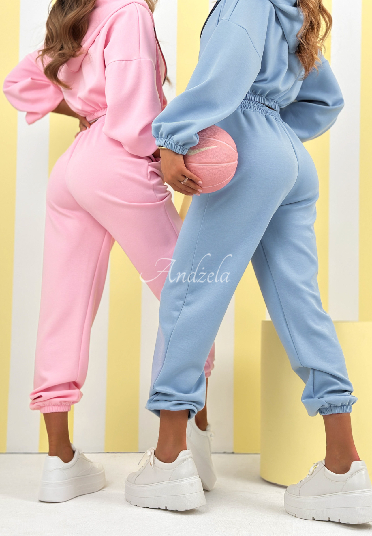 Spodnie dresowe z wiskozą ze ściągaczami New Season Baddie błękitne