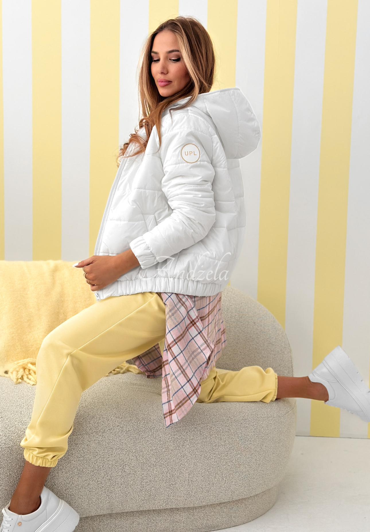 Pikowana kurtka z kapturem Warm Daylight biała 