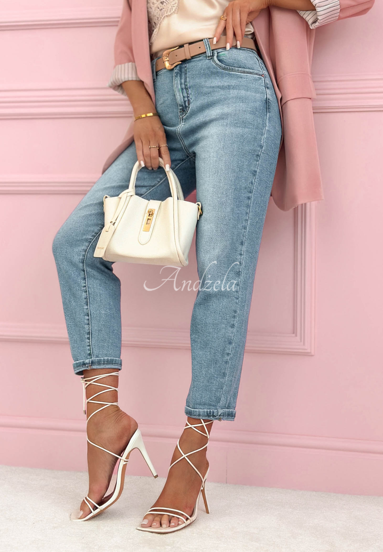 Spodnie jeansowe mom fit Standing Tall jasnoniebieskie