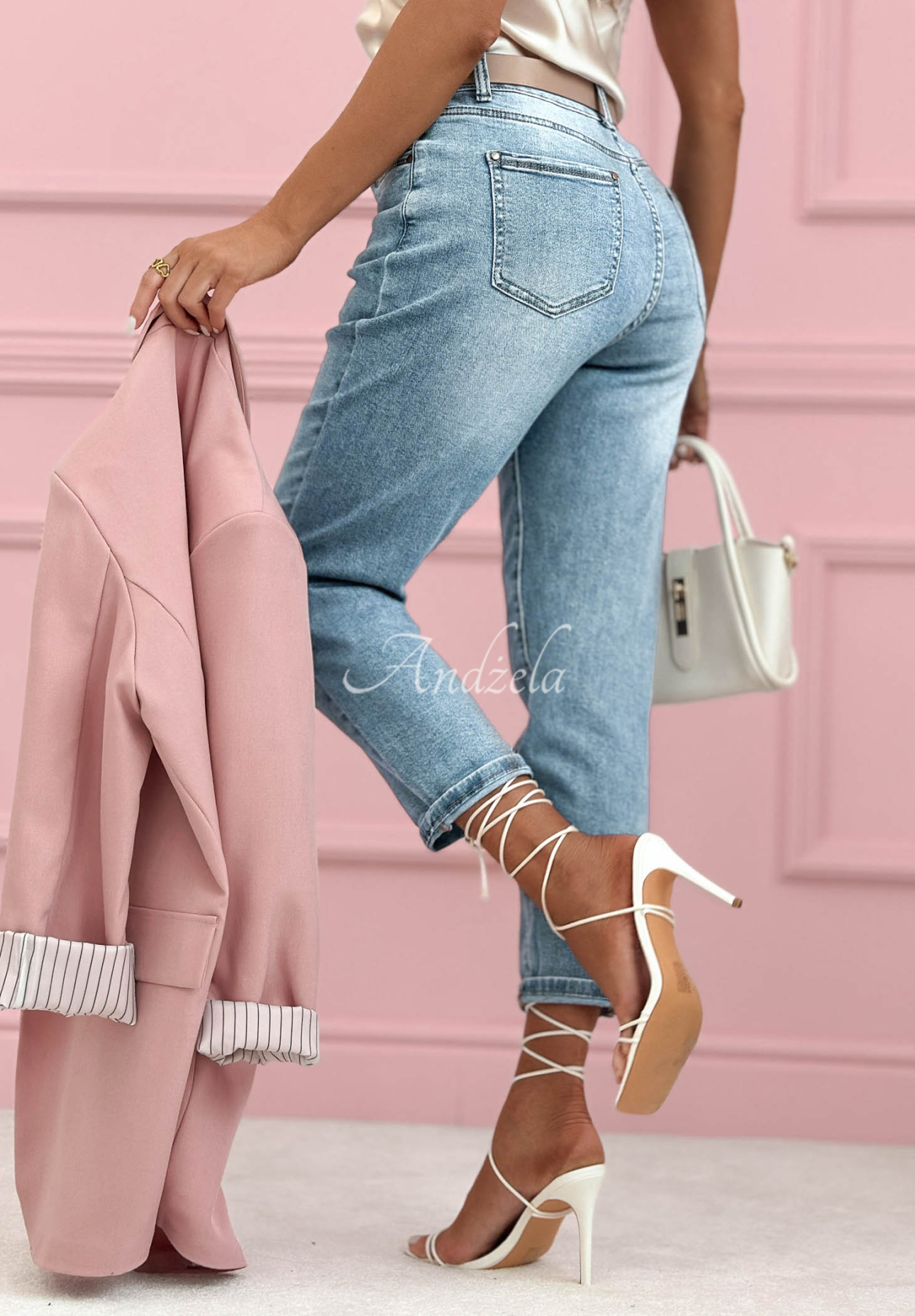 Spodnie jeansowe mom fit Standing Tall jasnoniebieskie