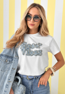 Bawełniany T-shirt z naszywką Only Good Vibes biały