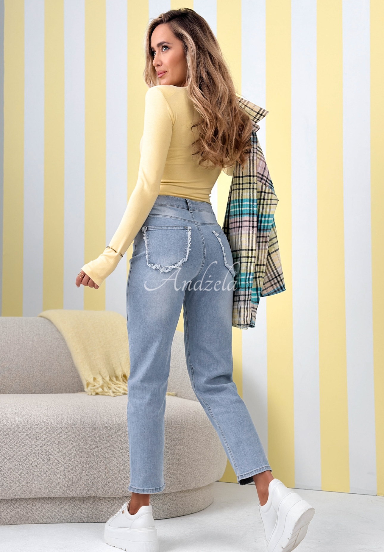 Spodnie jeansowe mom fit No Way niebieskie