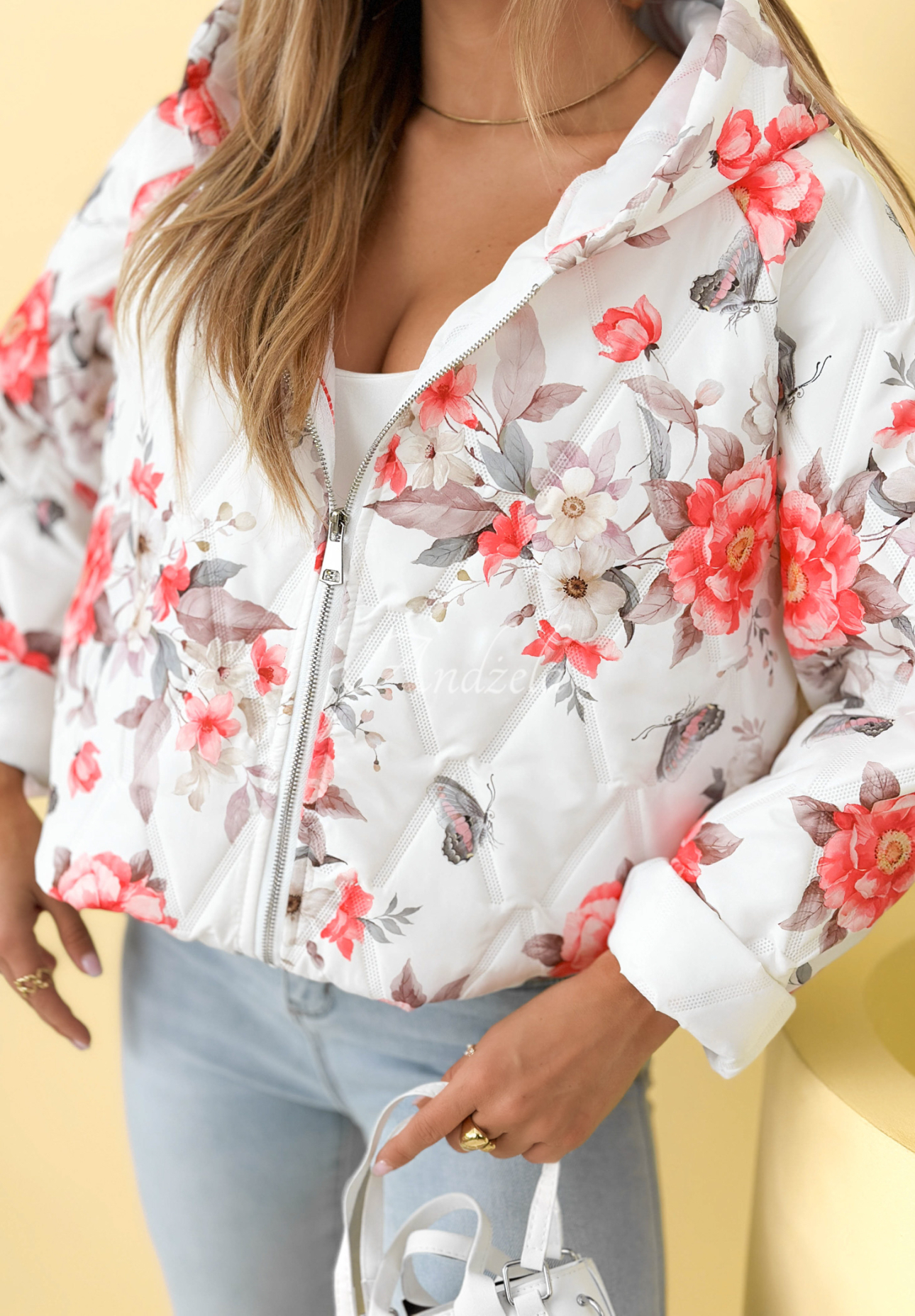 Short quilted jacket with hood in white Begonia flowers