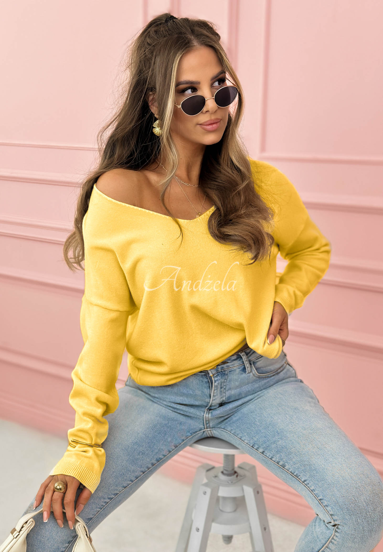 Lekki sweter z dekoltem Sensibility żółty