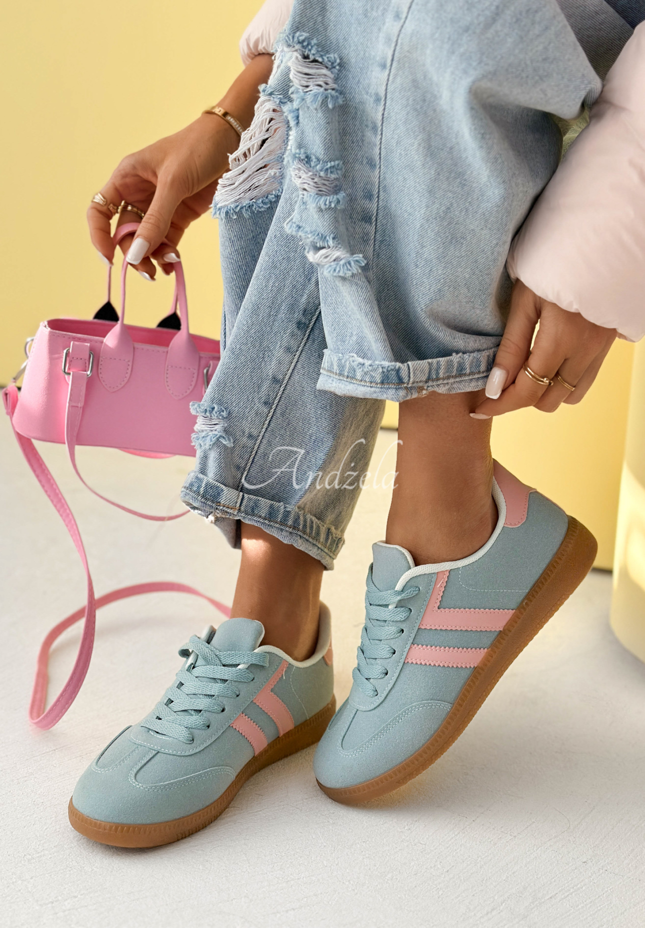 Adidasy Walking On Flowers błękitne