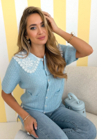 Sweterek z koronkowym kołnierzem Oh Sweet Lace błękitny