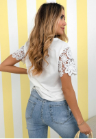 T-shirt z koronkowymi rękawkami Mrs Delacey biały