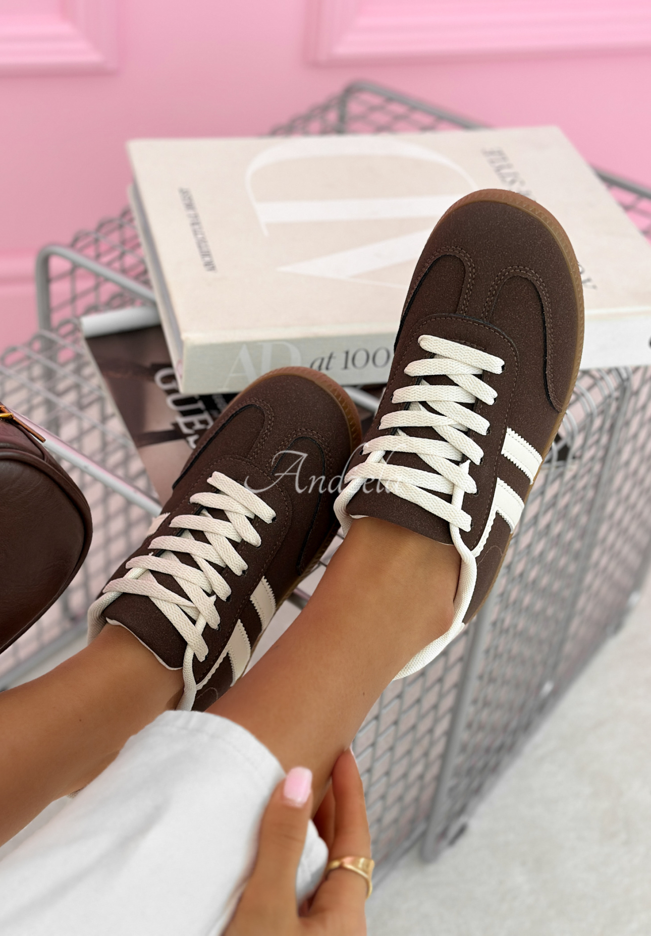 Adidasy Walking On Flowers czekoladowe