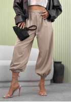 Materiałowe spodnie joggery z gumką w pasie Cosima mokka