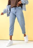 Spodnie jeansowe boyfriend z paskiem Make Me Smile niebieskie