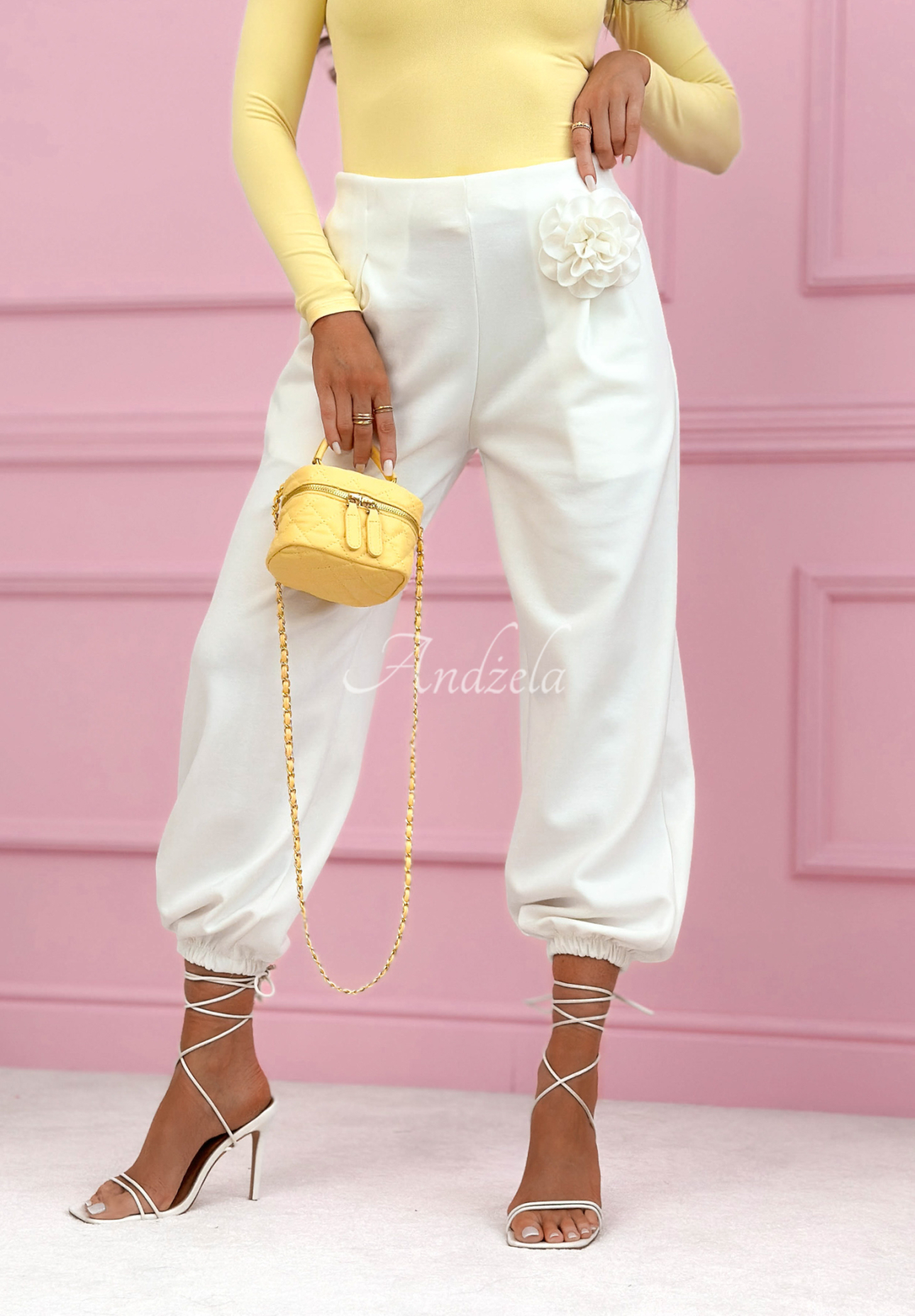 Viscose sweatpants, butter with Blossom Symphony rose, ecru