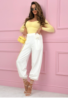 Eleganckie spodnie dresowe masełko z różą Blossom Symphony ecru