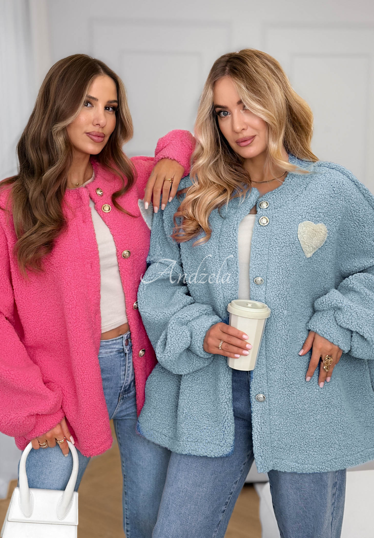 Krótka kurtka sherpa kożuszek April Feels błękitna