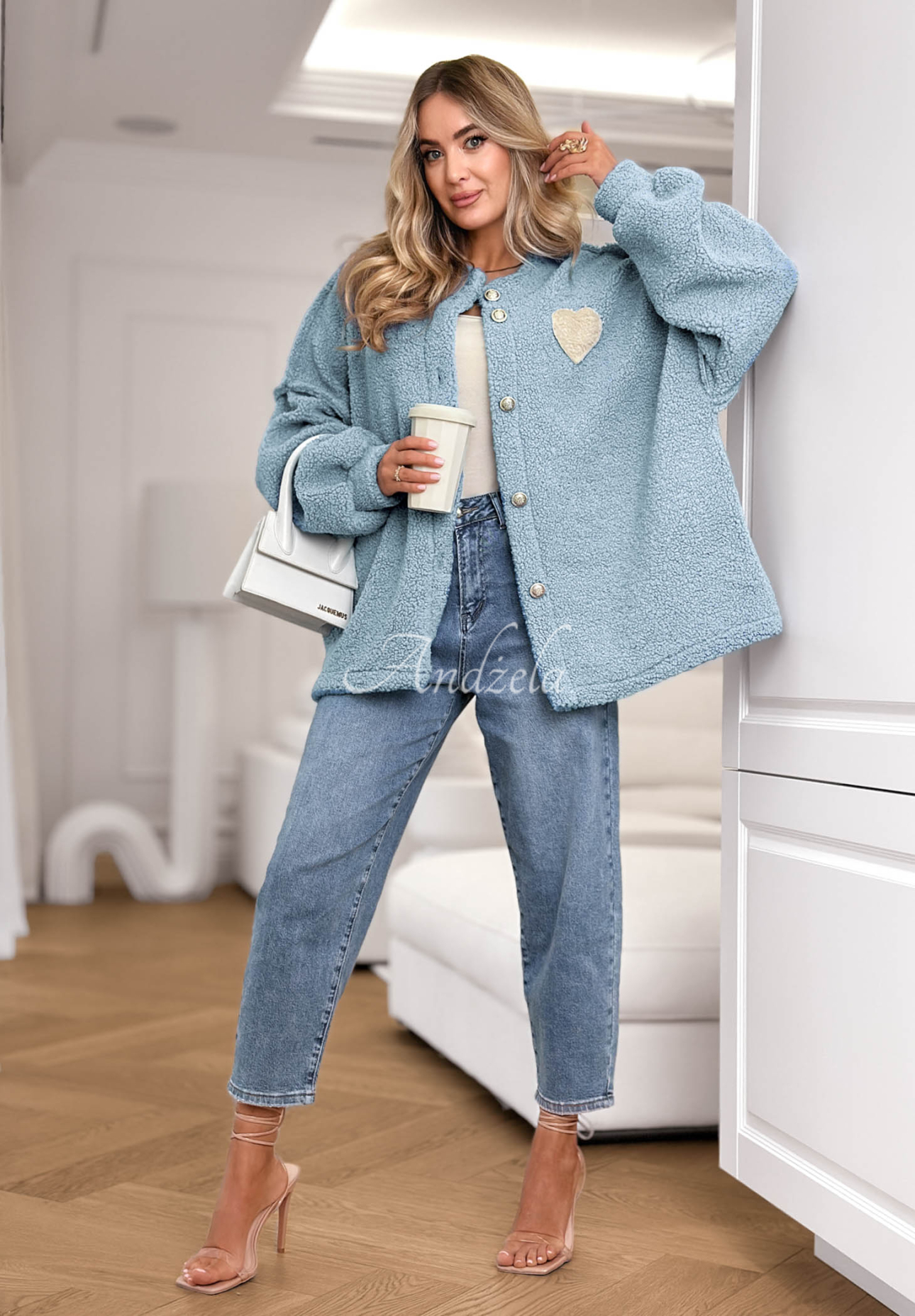 Krótka kurtka sherpa kożuszek April Feels błękitna