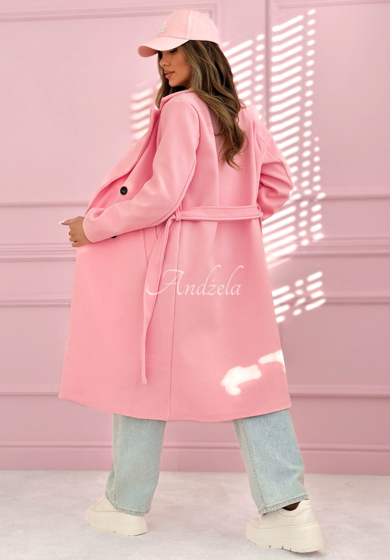 Długi dwurzędowy płaszcz z kołnierzem w jodełkę We Both Know różowy