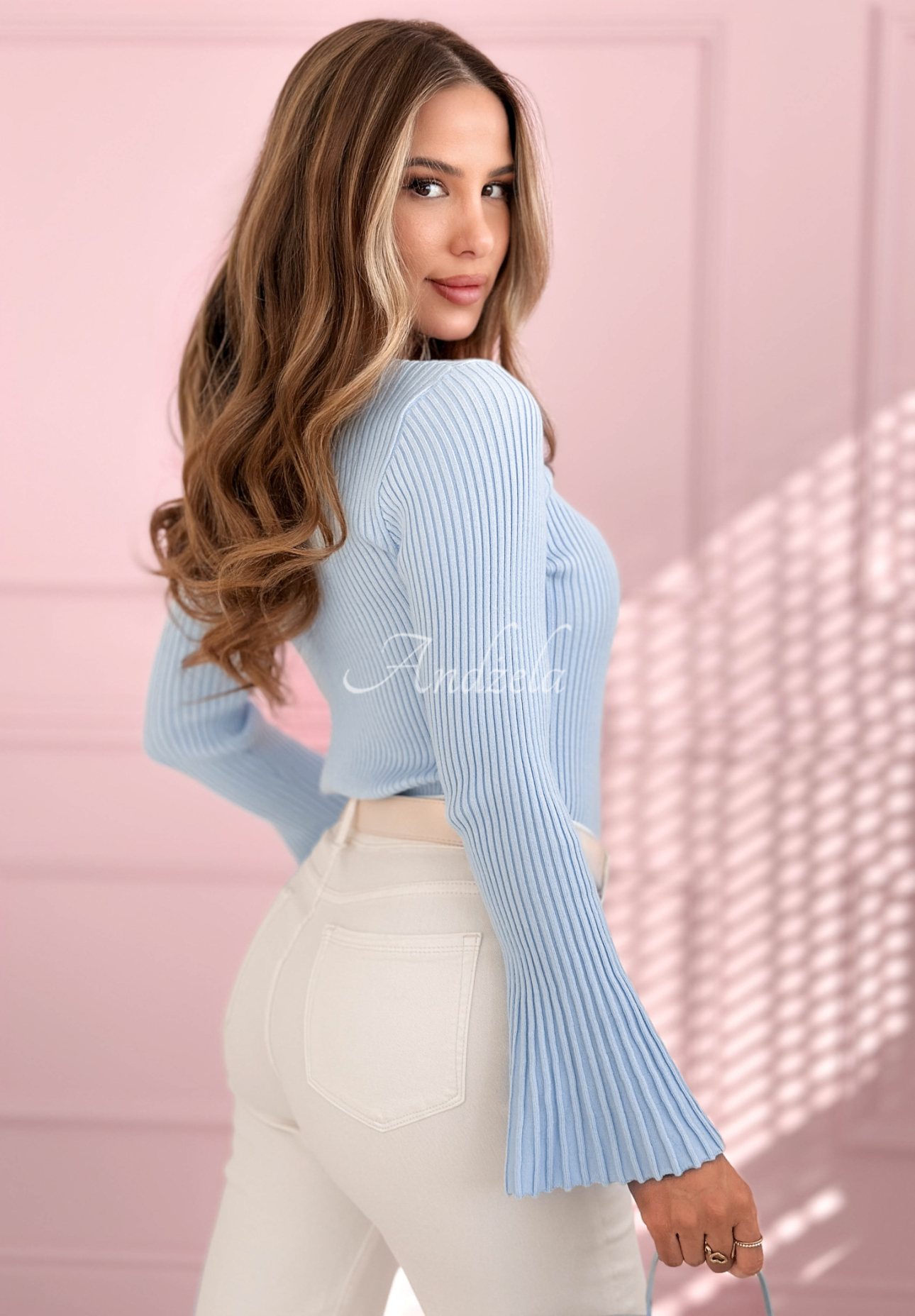 Wiskozowy prążkowany sweter z szerokimi rękawami Sunny Primrose błękitny