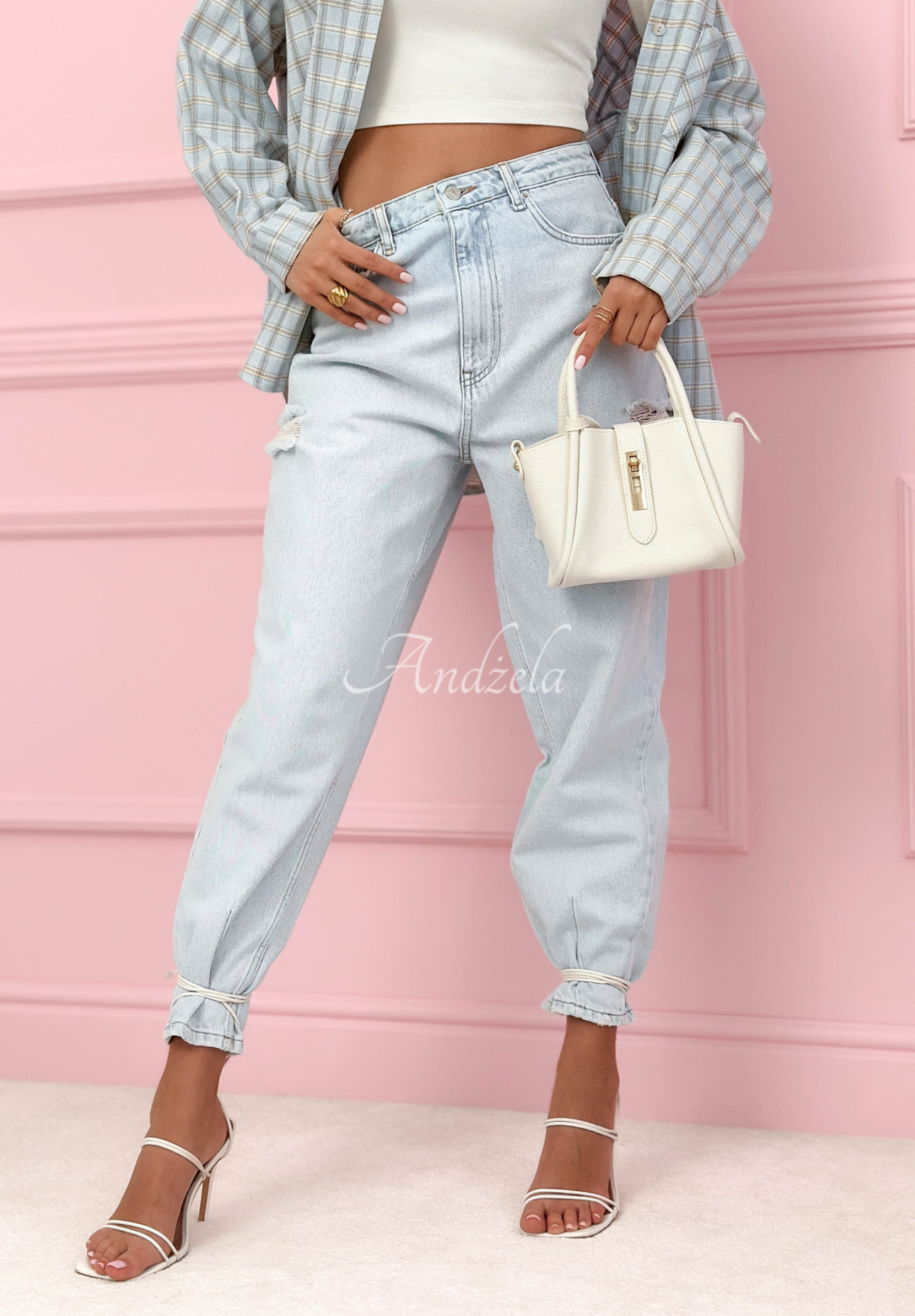 Spodnie jeansowe mom fit z przetarciami Socorro jasnoniebieskie