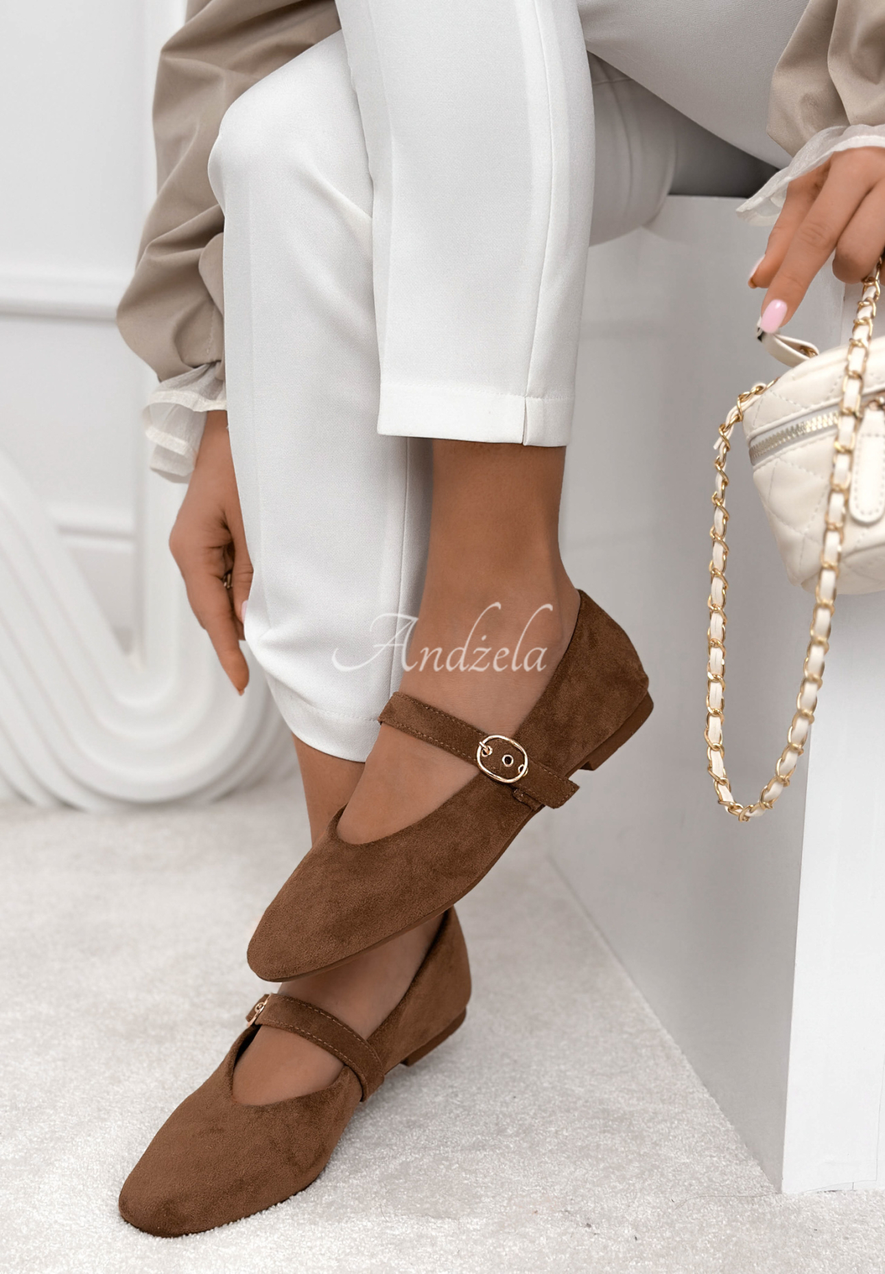 Zamszowe balerinki z paskiem Vivienne mokka