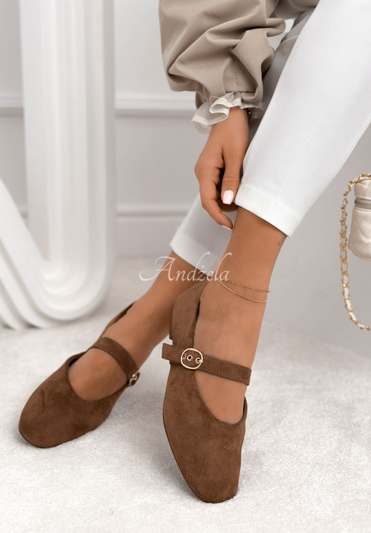 Zamszowe balerinki z paskiem Vivienne mokka