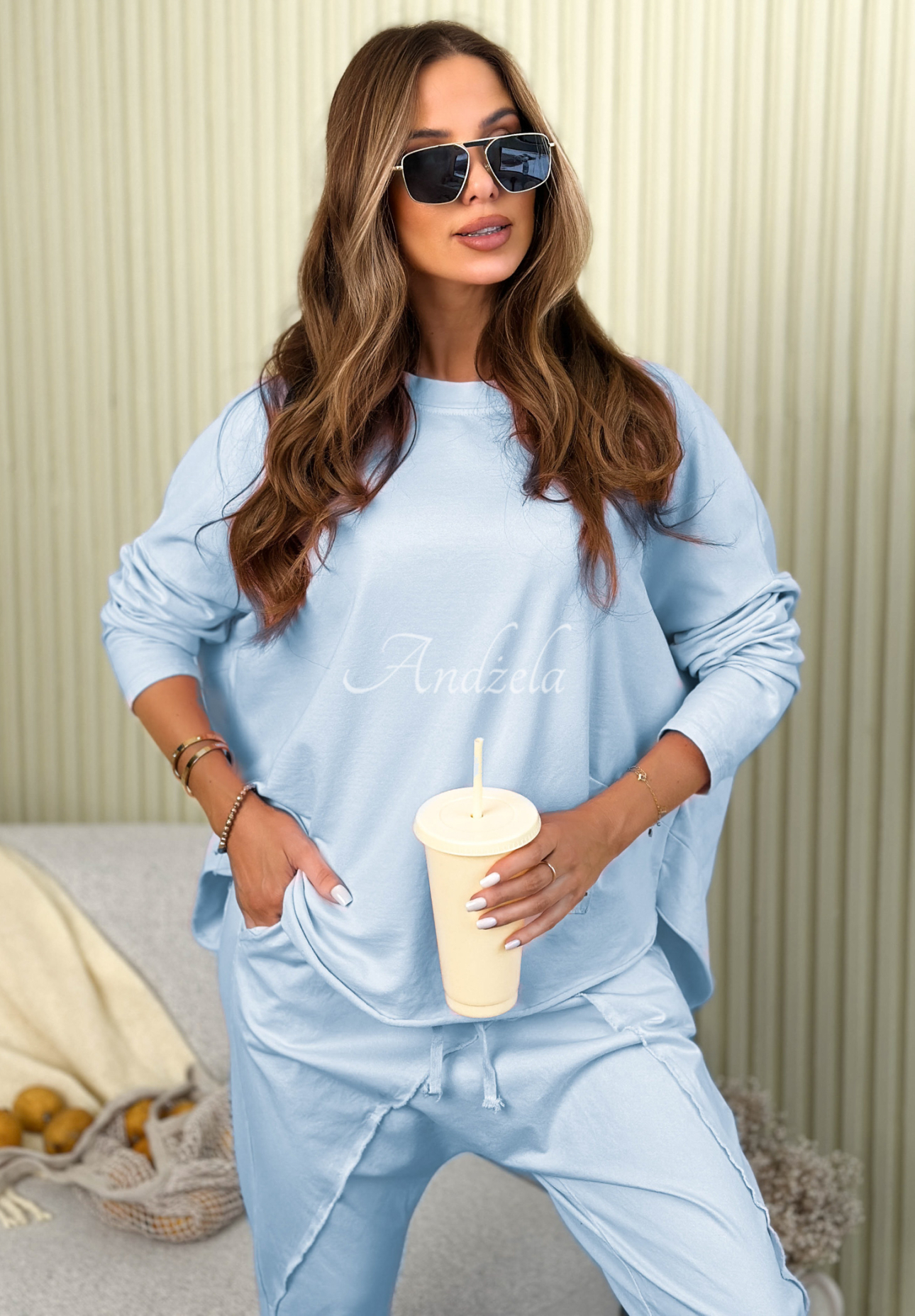 Materiałowe spodnie z bawełny Phenomenal Woman błękitne