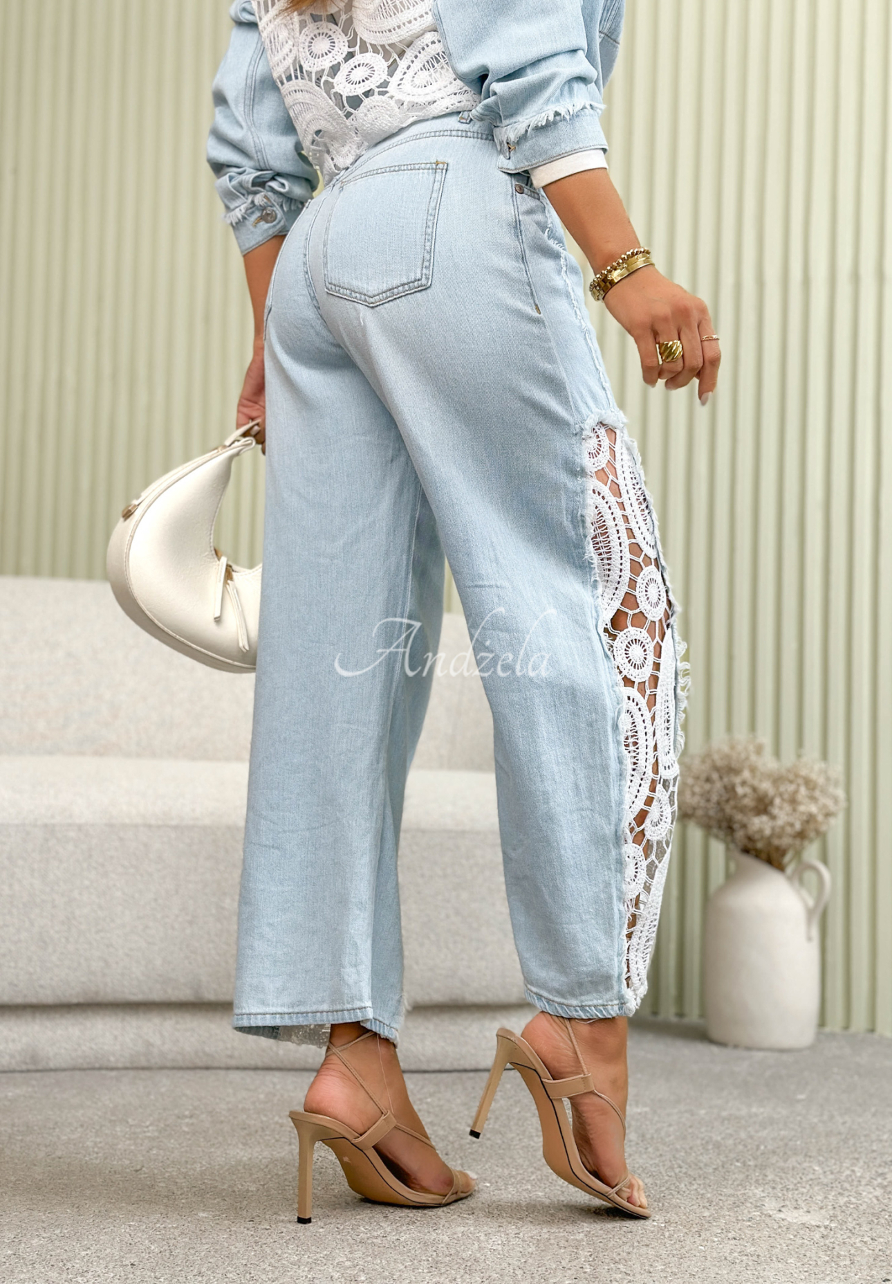Spodnie jeansowe mom fit z koronką Lacy Tracy jasnoniebieskie