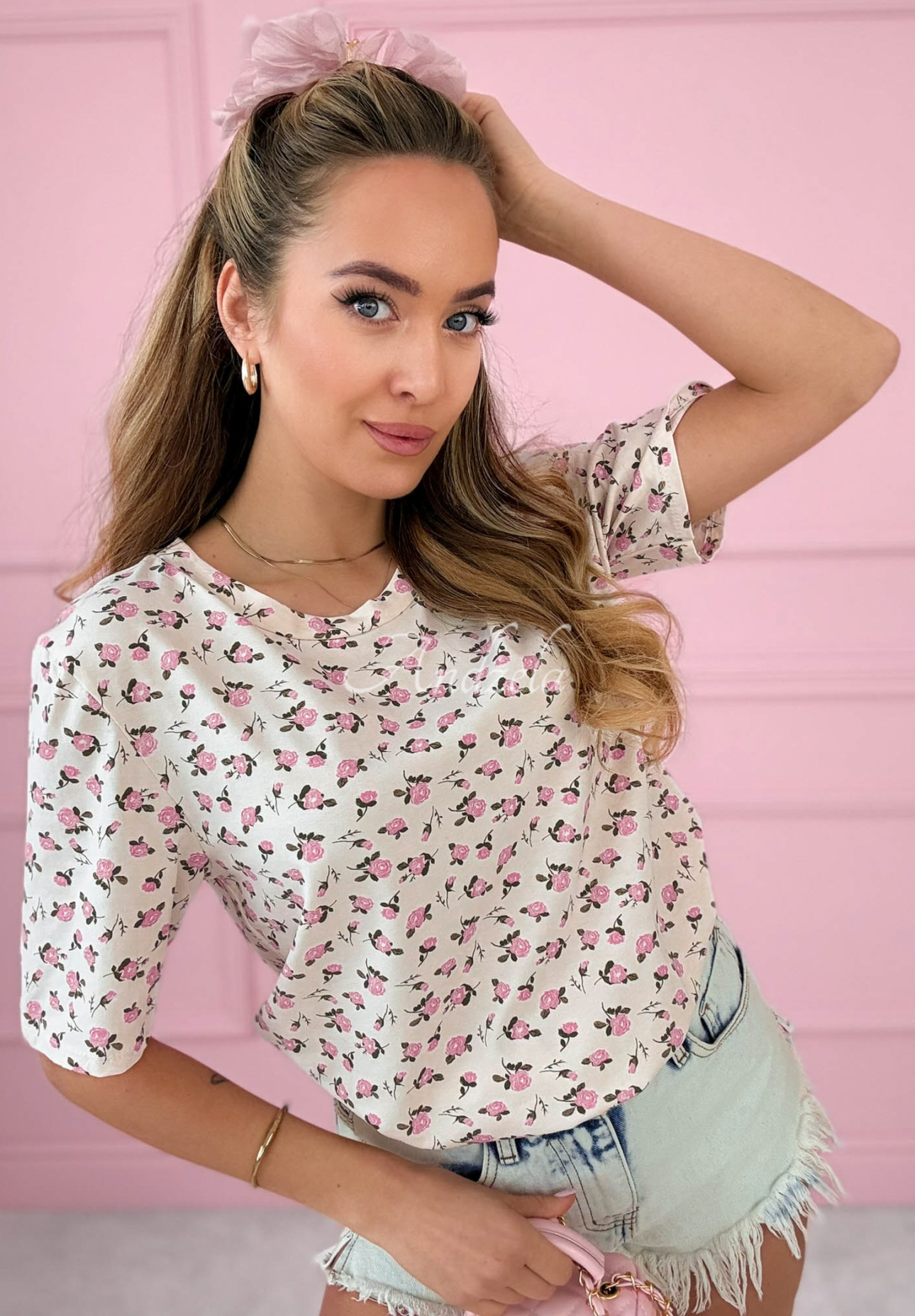 Bawełniany T-shirt w różyczki La Rosa beżowy