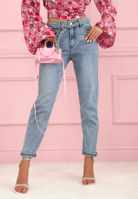 Jeansowe spodnie mom fit z paskiem Valerio jasnoniebieskie