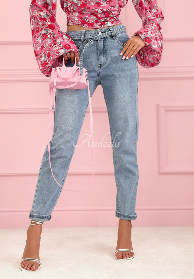 Jeansowe spodnie mom fit z paskiem Valerio jasnoniebieskie