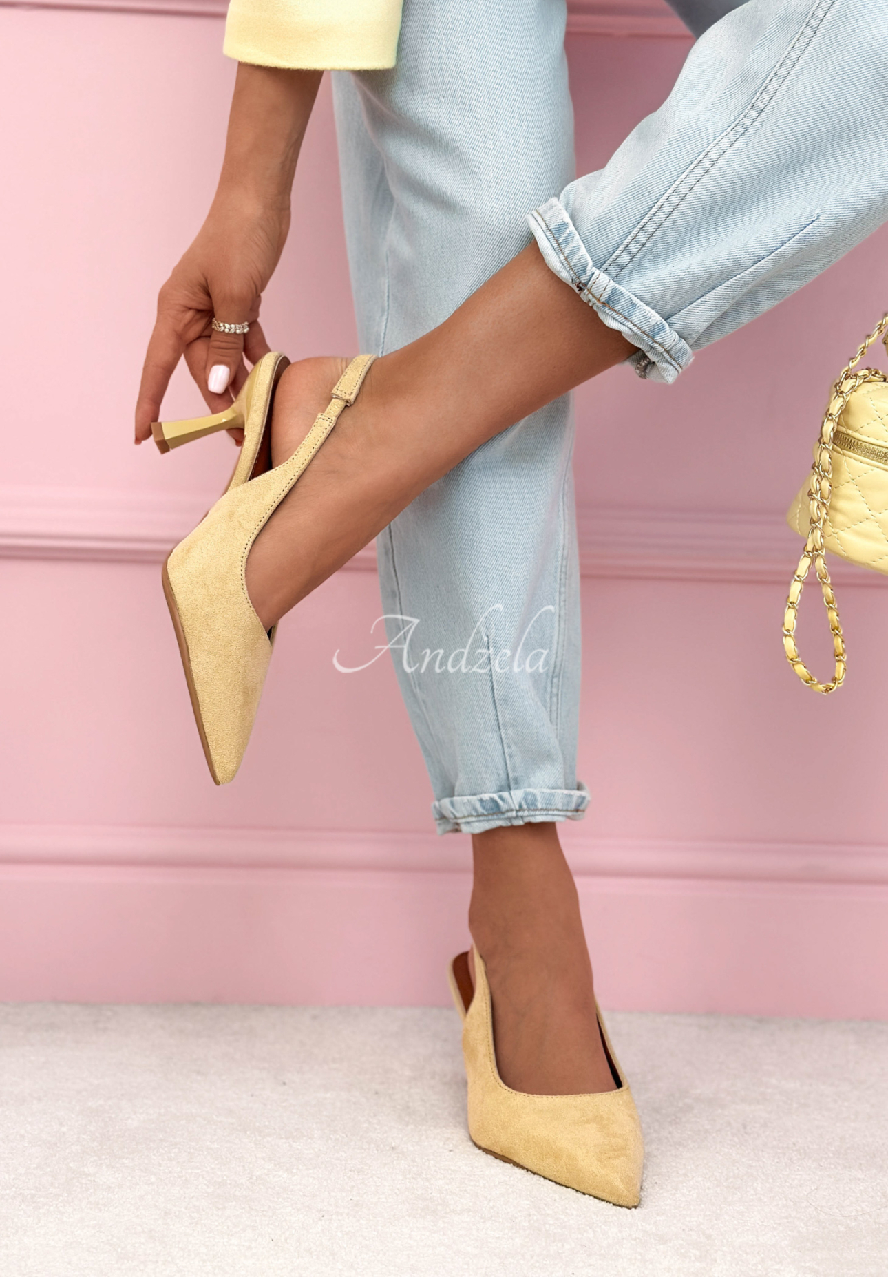 Zamszowe sandałki czółenka z paskiem Noemi żółte