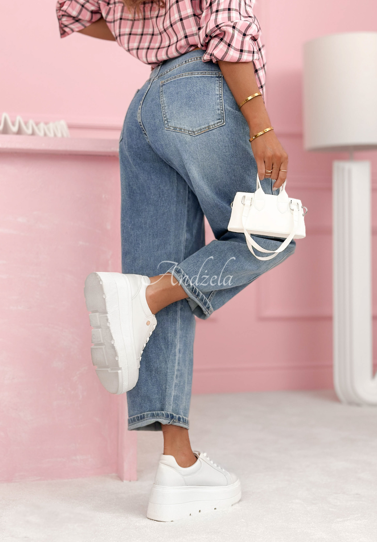 Banana jeans with Let Me In belt, light blue