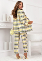 Materiałowe spodnie w kratę z paskiem Her Decision pudrowy róż