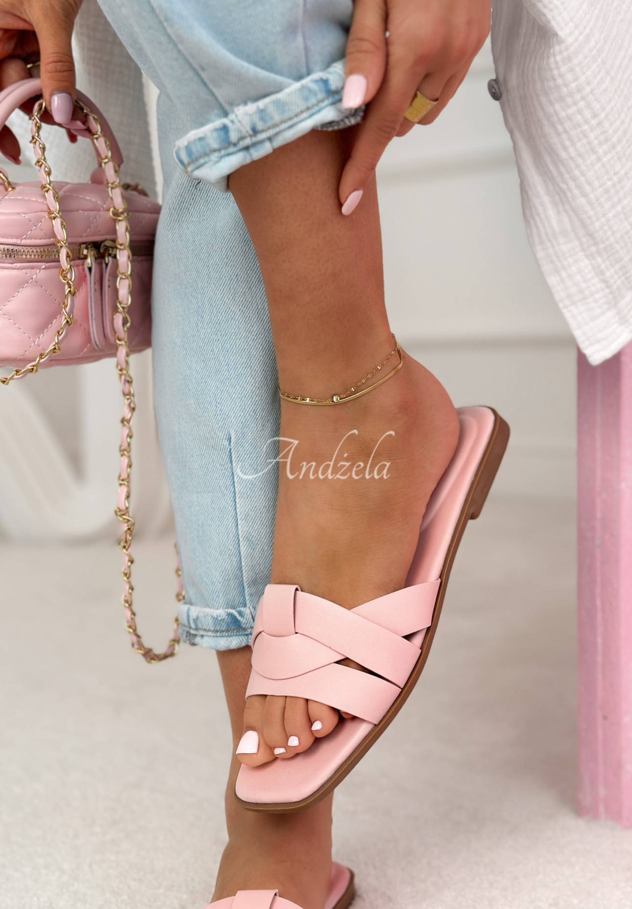 Rachel leather flip-flops in powder pink