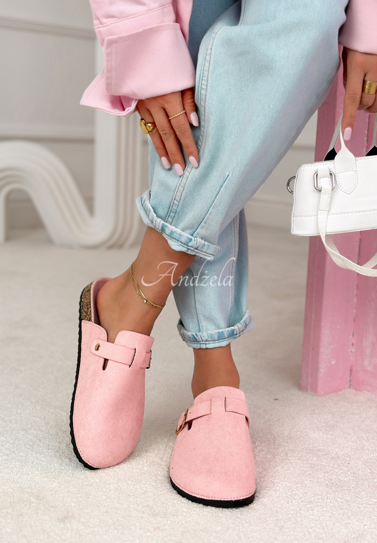 Suede clogs with straps Madison powder pink