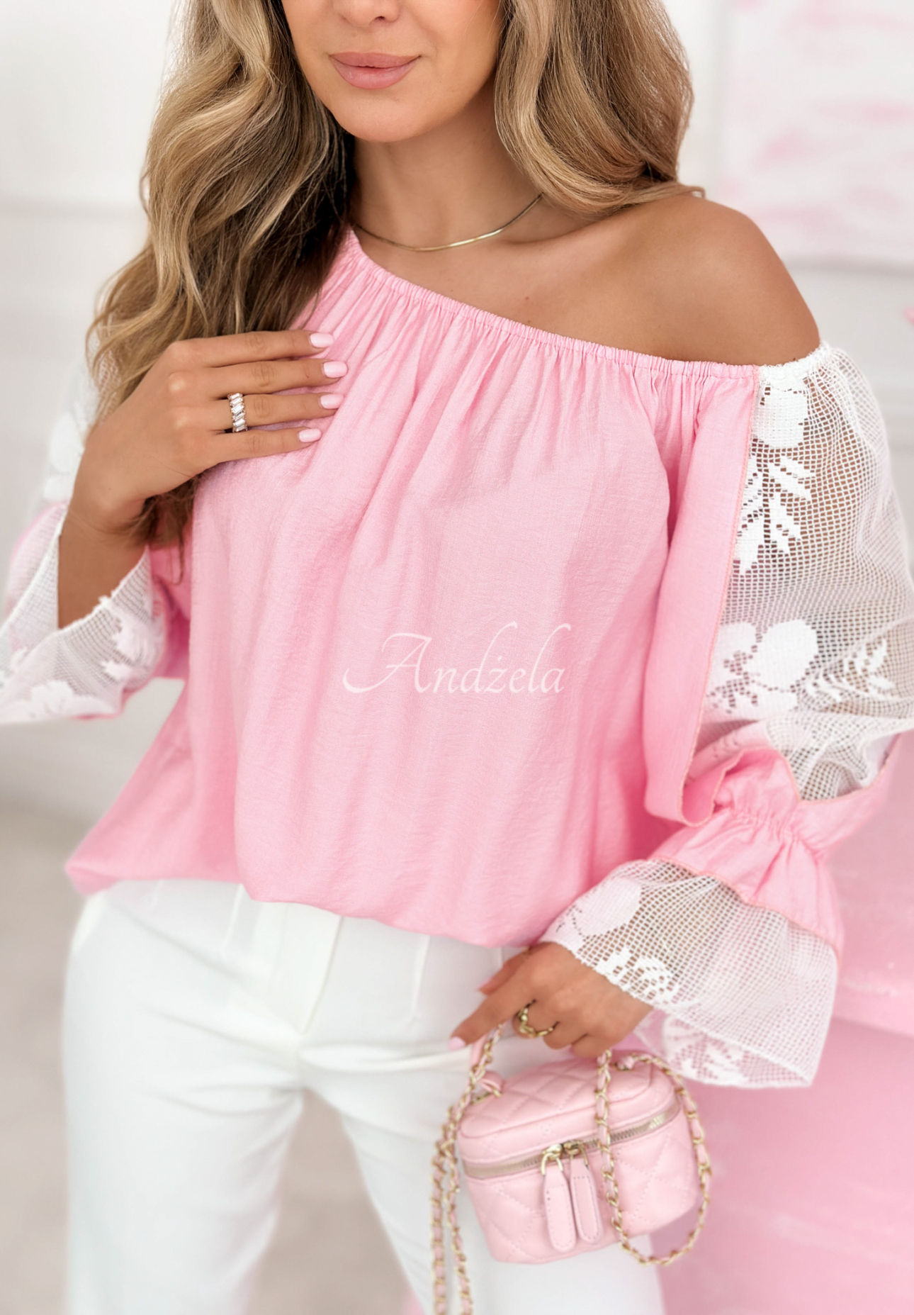 Viscose off-the-shoulder blouse with lace sleeves Estrella pink