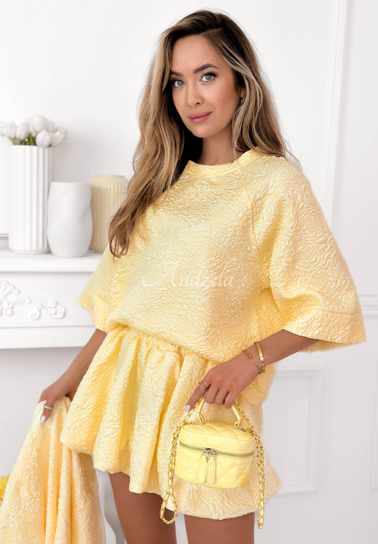 Layla yellow short-sleeved blouse with texture