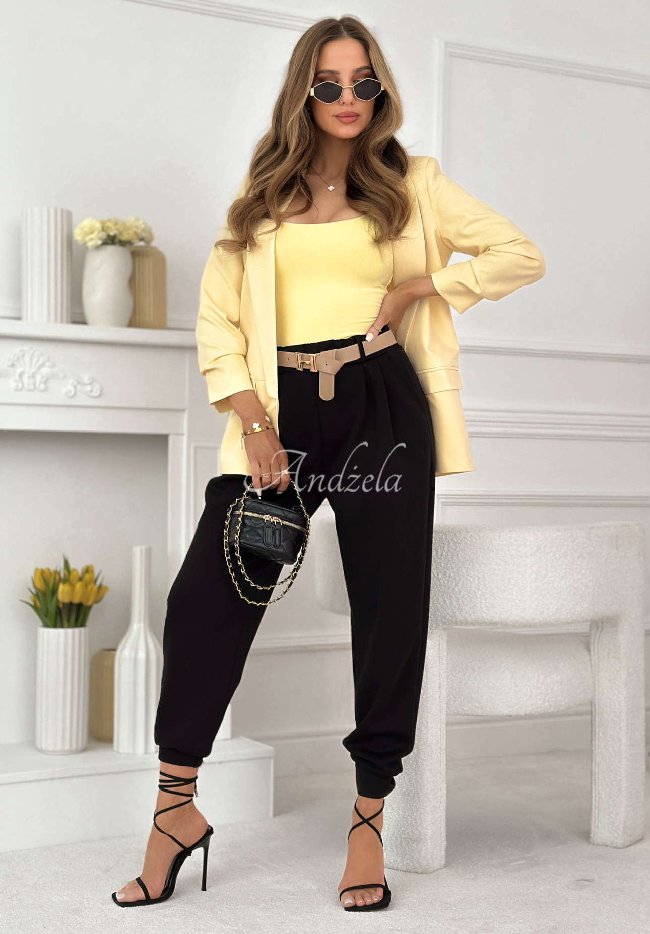 Wiskozowe spodnie joggery masełko z paskiem I Chose It czarne