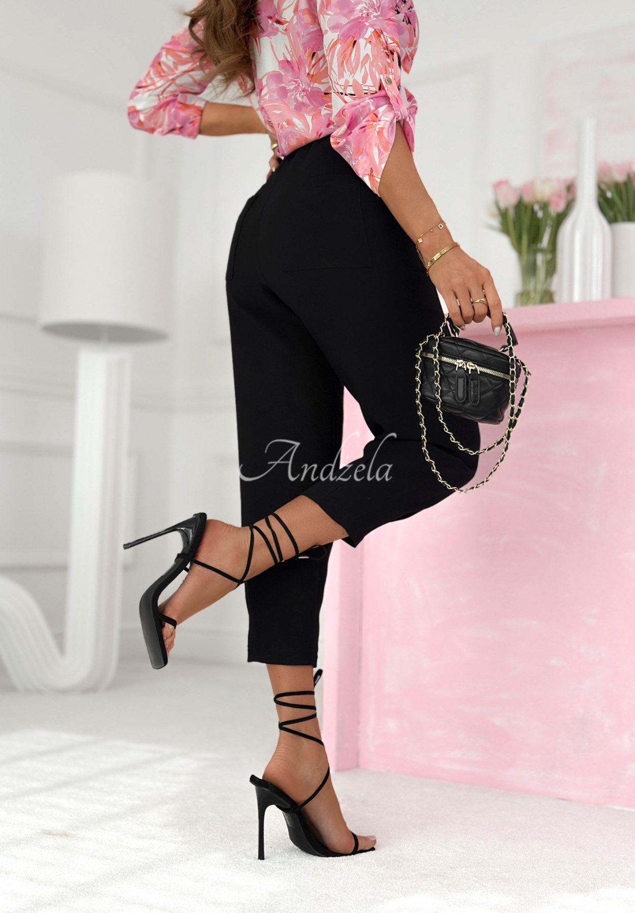Elegant Laura black viscose cigarette pants