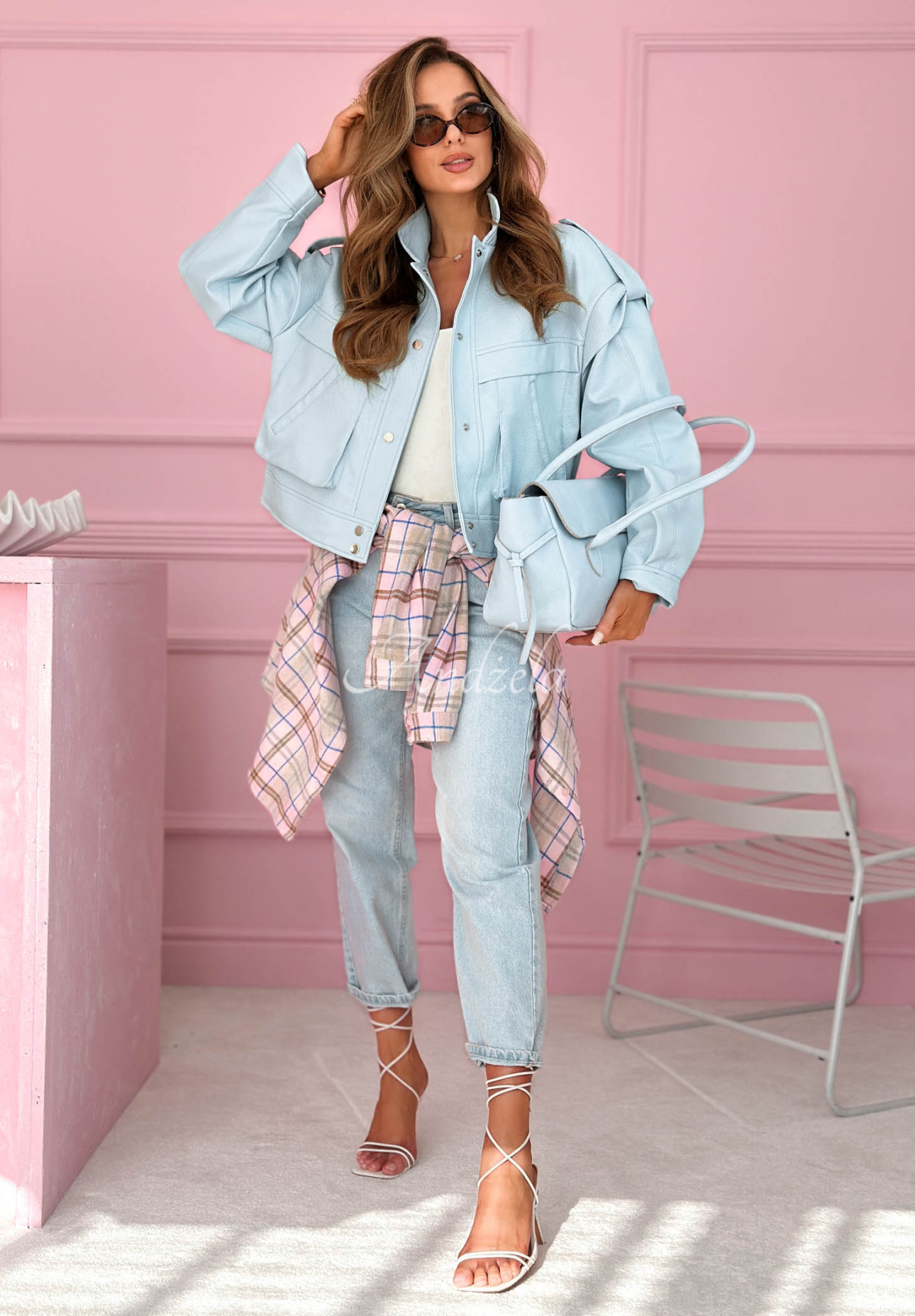 Krótka skórzana kurtka z kołnierzem Jolie błękitna