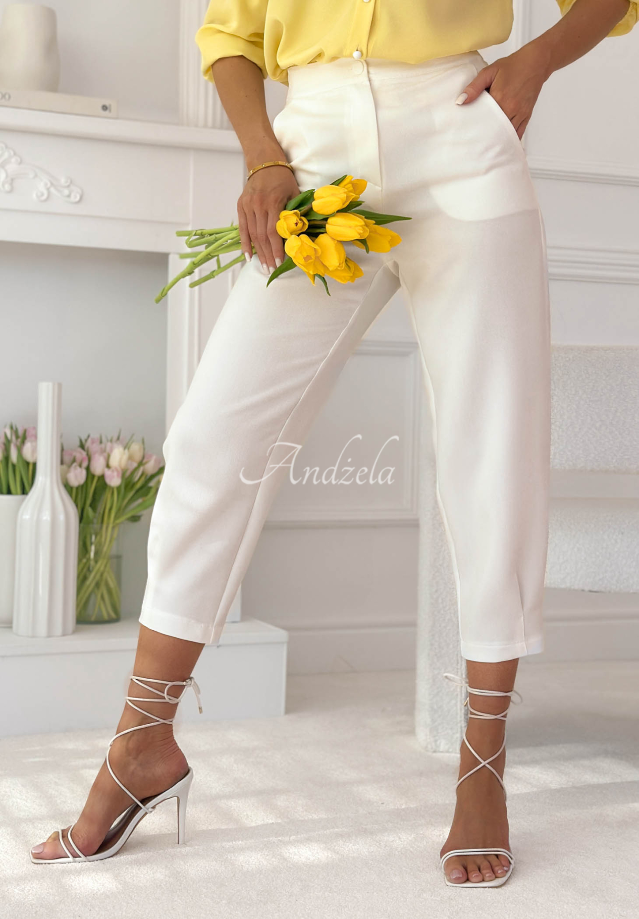 Elegant Laura ecru viscose cigarette pants
