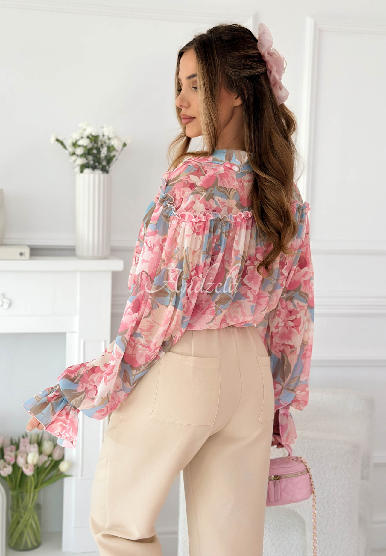 Elegant Laura beige viscose cigarette pants