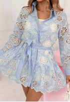 Krótki koronkowy kombinezon z paskiem Bianca błękitny