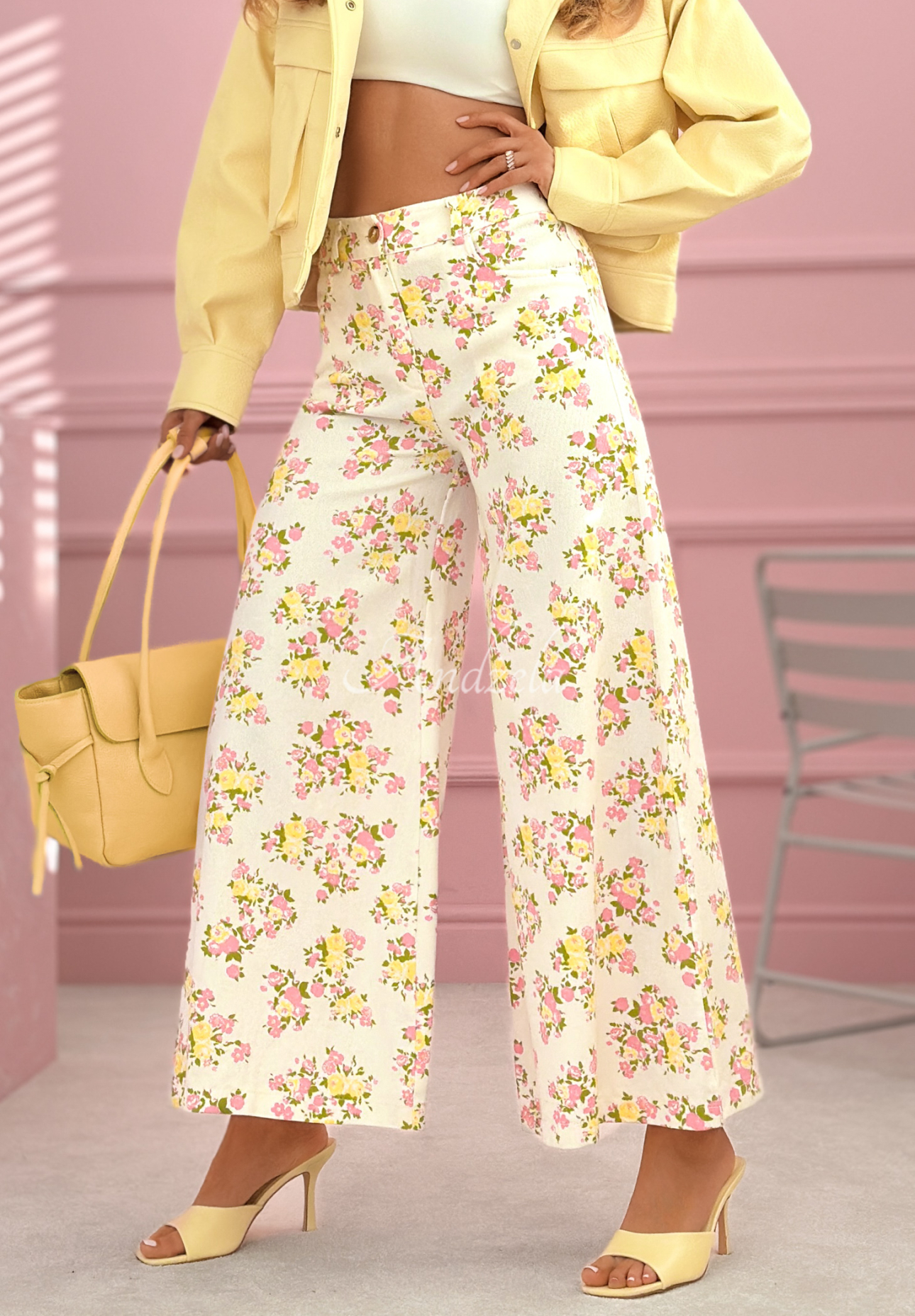 Jeansowe spodnie szwedy w kwiaty Flower Vibes białe