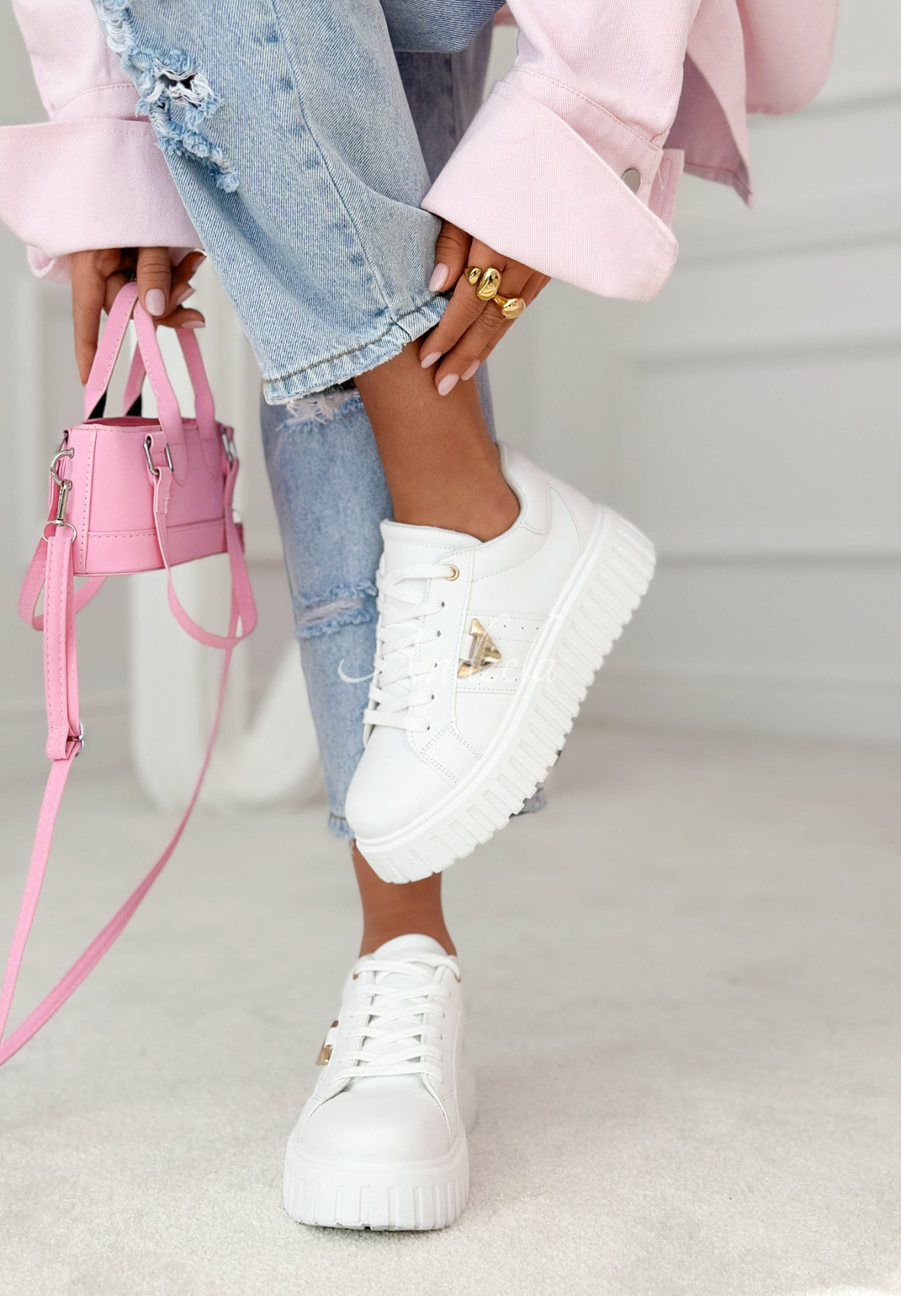Torvi white sneakers