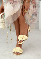 Skórzane klapki na szpilce z kwiatami Faina pudrowy róż