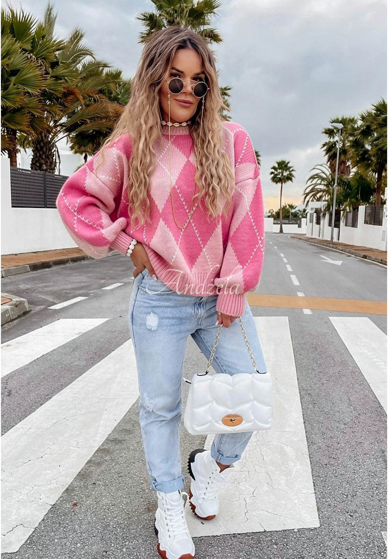 Miękki sweter w romby z wełną i wiskozą Strawberry Smoothie różowy