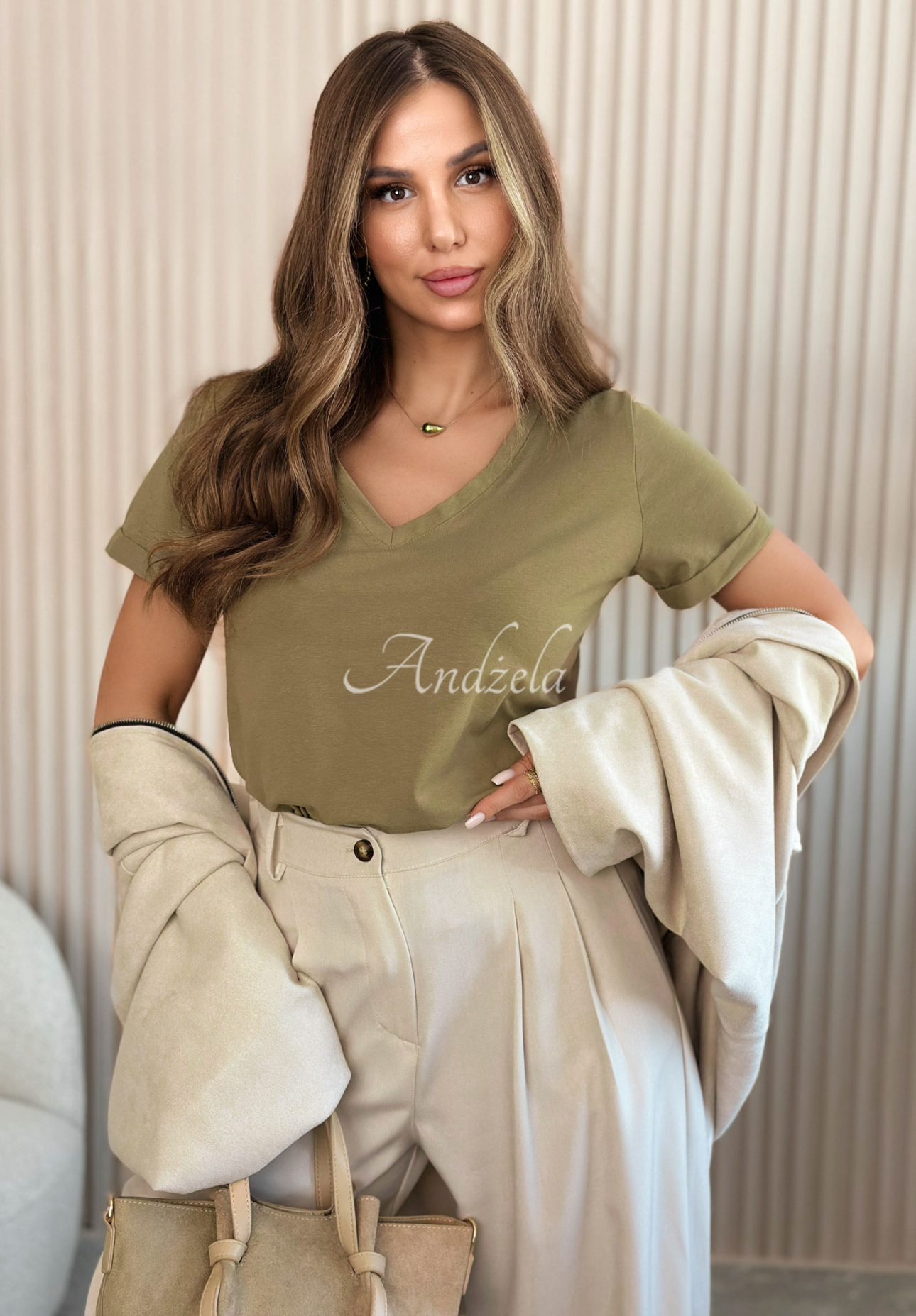 Bawełniany t-shirt z dekoltem Mariella oliwkowy