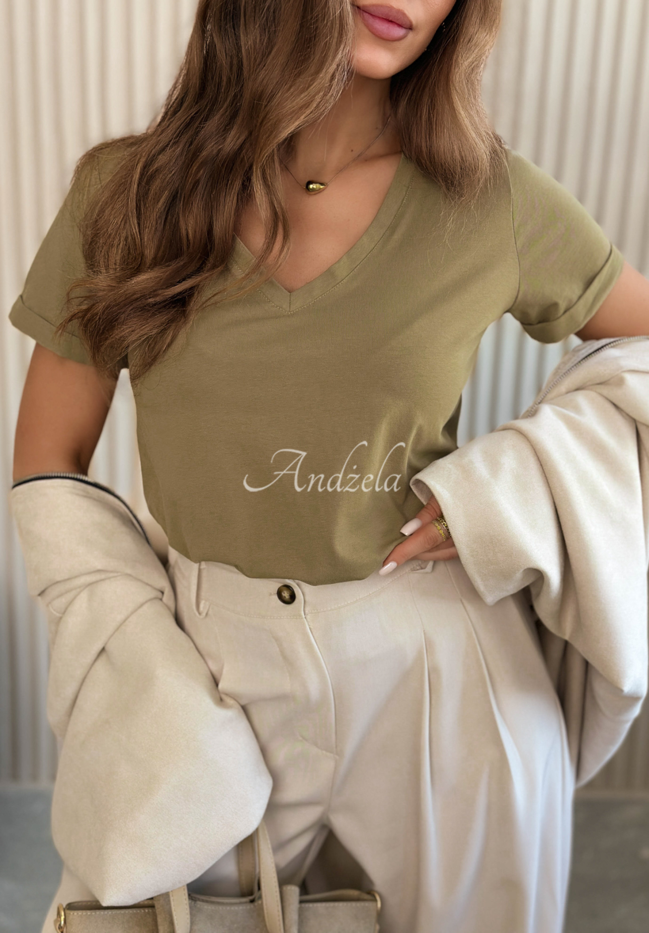 Bawełniany t-shirt z dekoltem Mariella oliwkowy