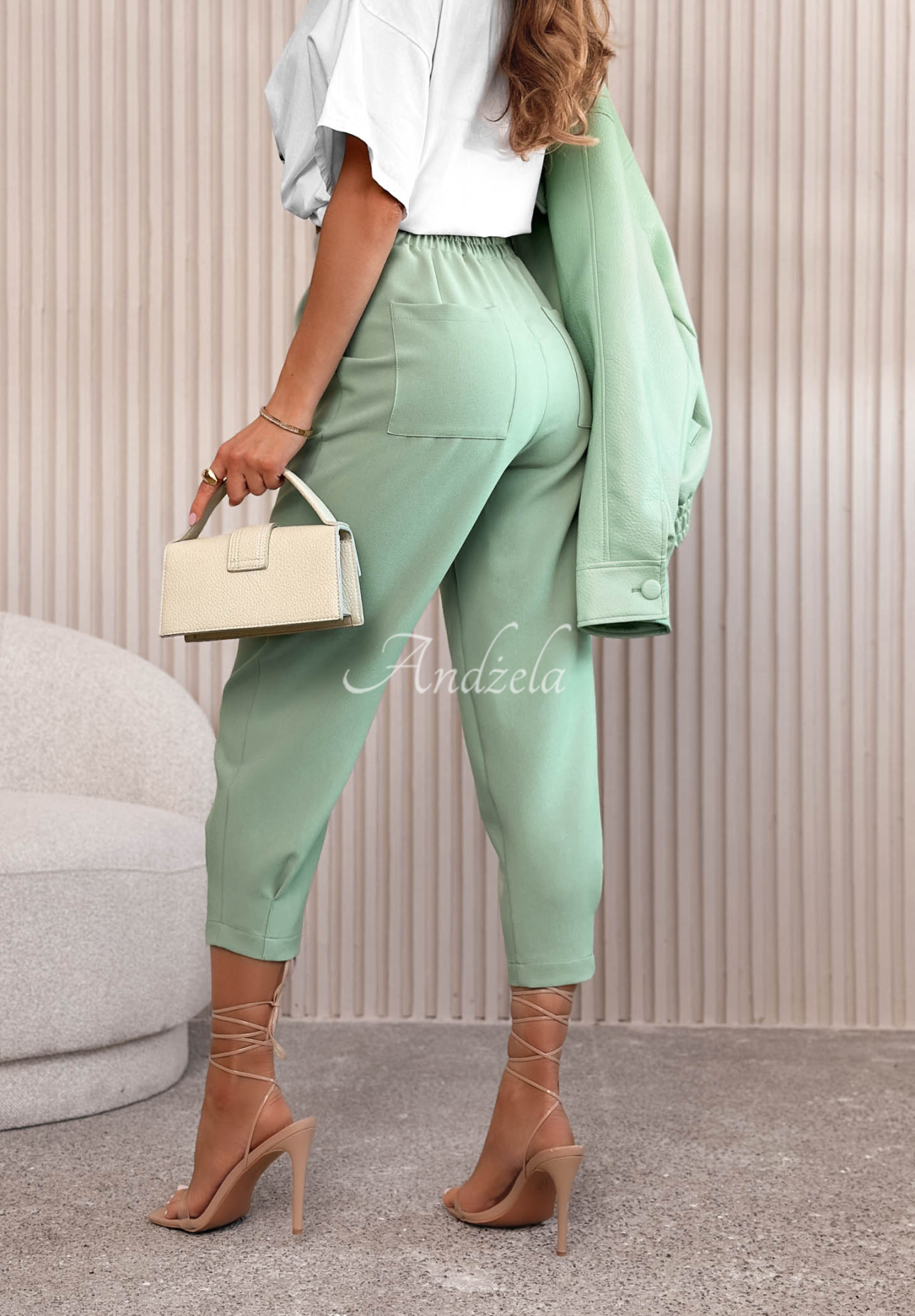 Elegant pistachio-colored viscose cigarette pants by Laura